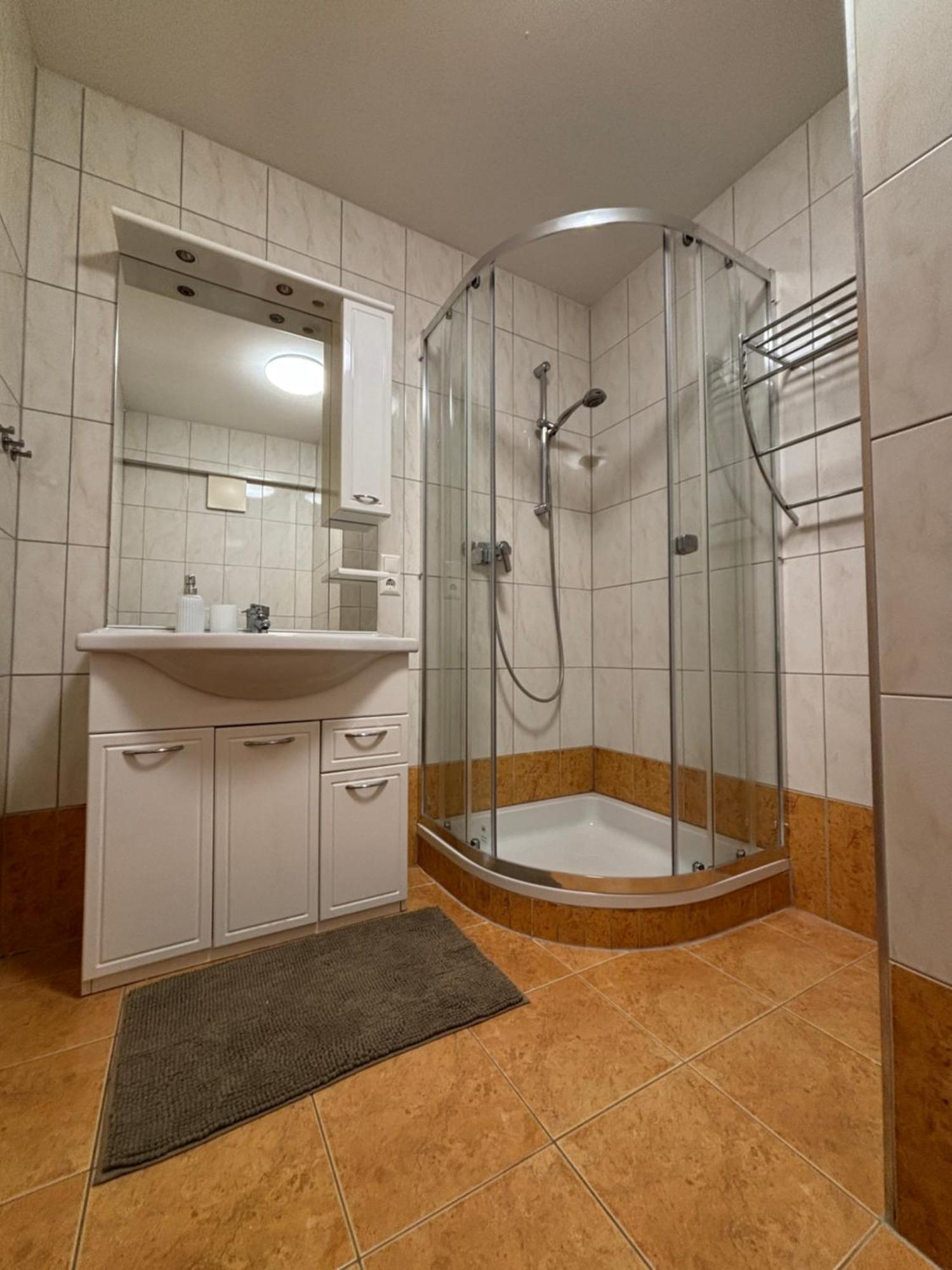Anita Apartment 5 Флатах Екстериор снимка